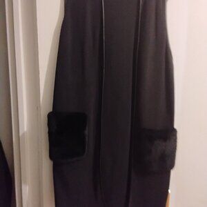 Black Sleeveless long Cardigan with fur pockets